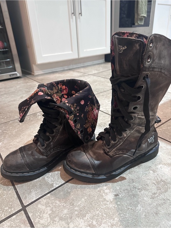 Dr. Martens Shoes - Dr. Martens Triumph 1914 foldover Boots Size 9 brown gray floral